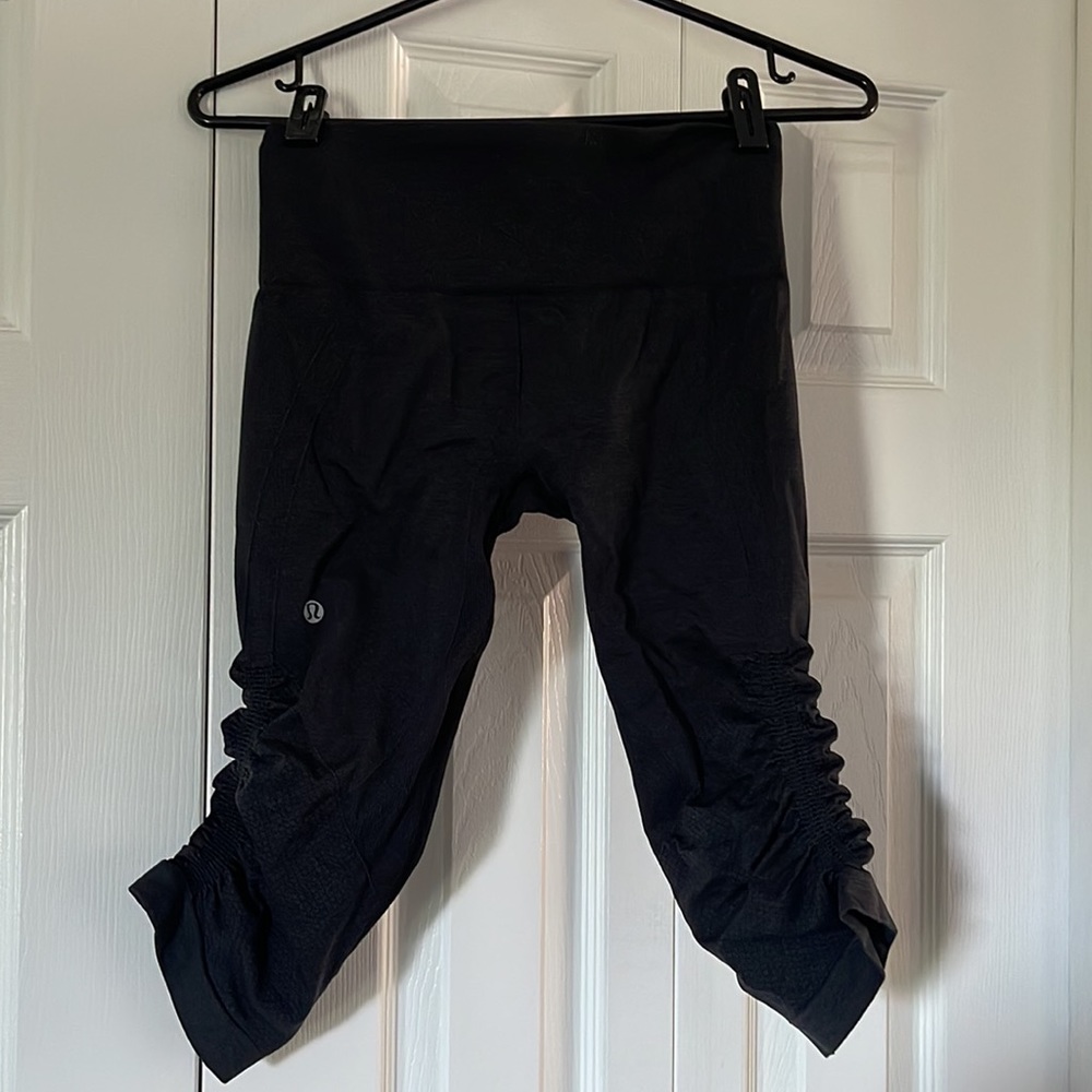 Lululemon Flow Crops🥰🥰🥰 - Picture 2 of 3